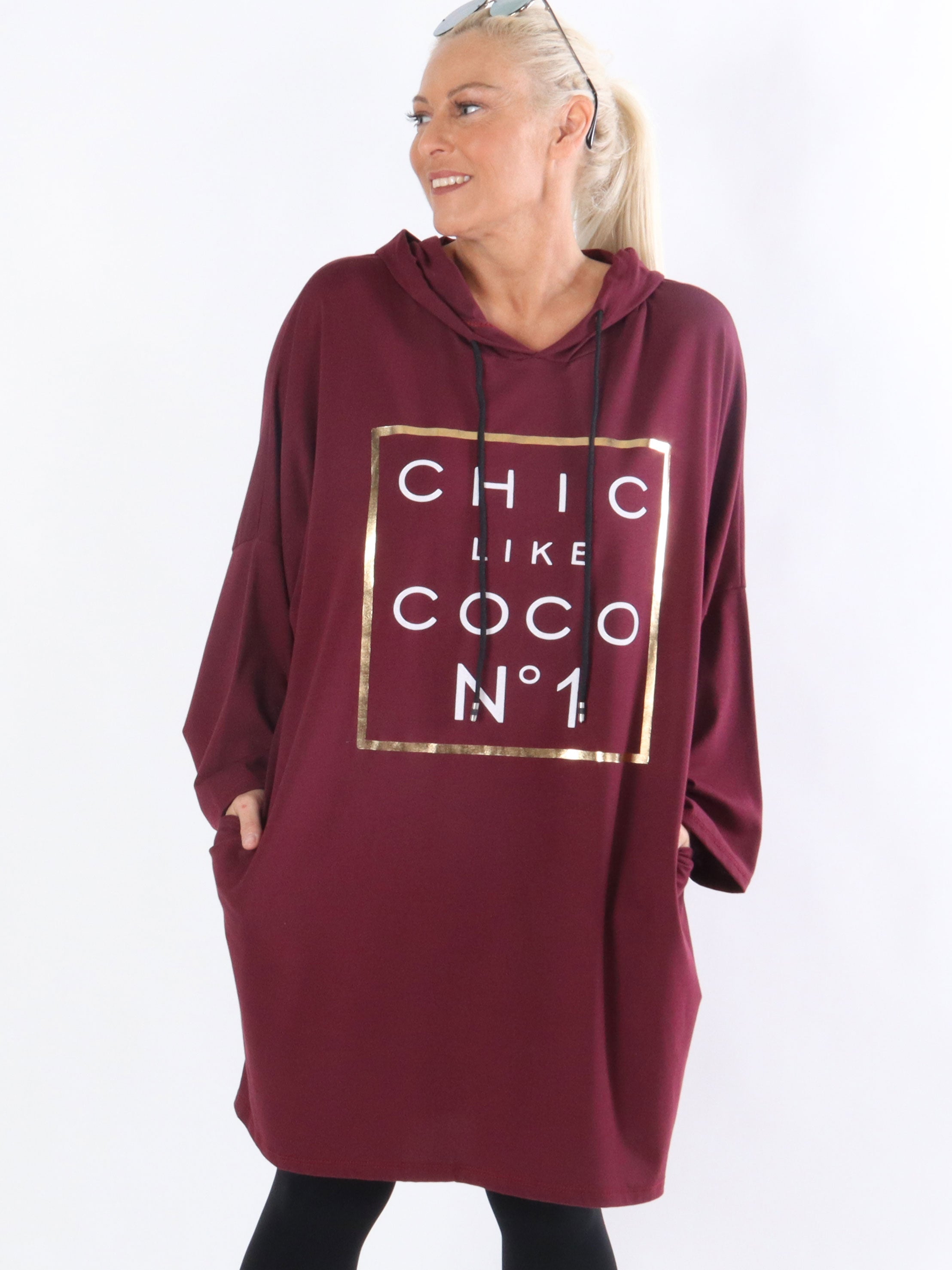 Gemma - Kjole med hætte og guld motiv